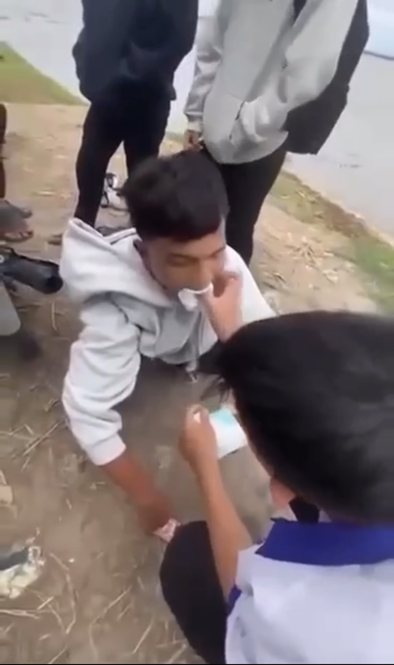 Ảnh thu nhỏ của Nam hs bị bạn học bắt ăn băng vs