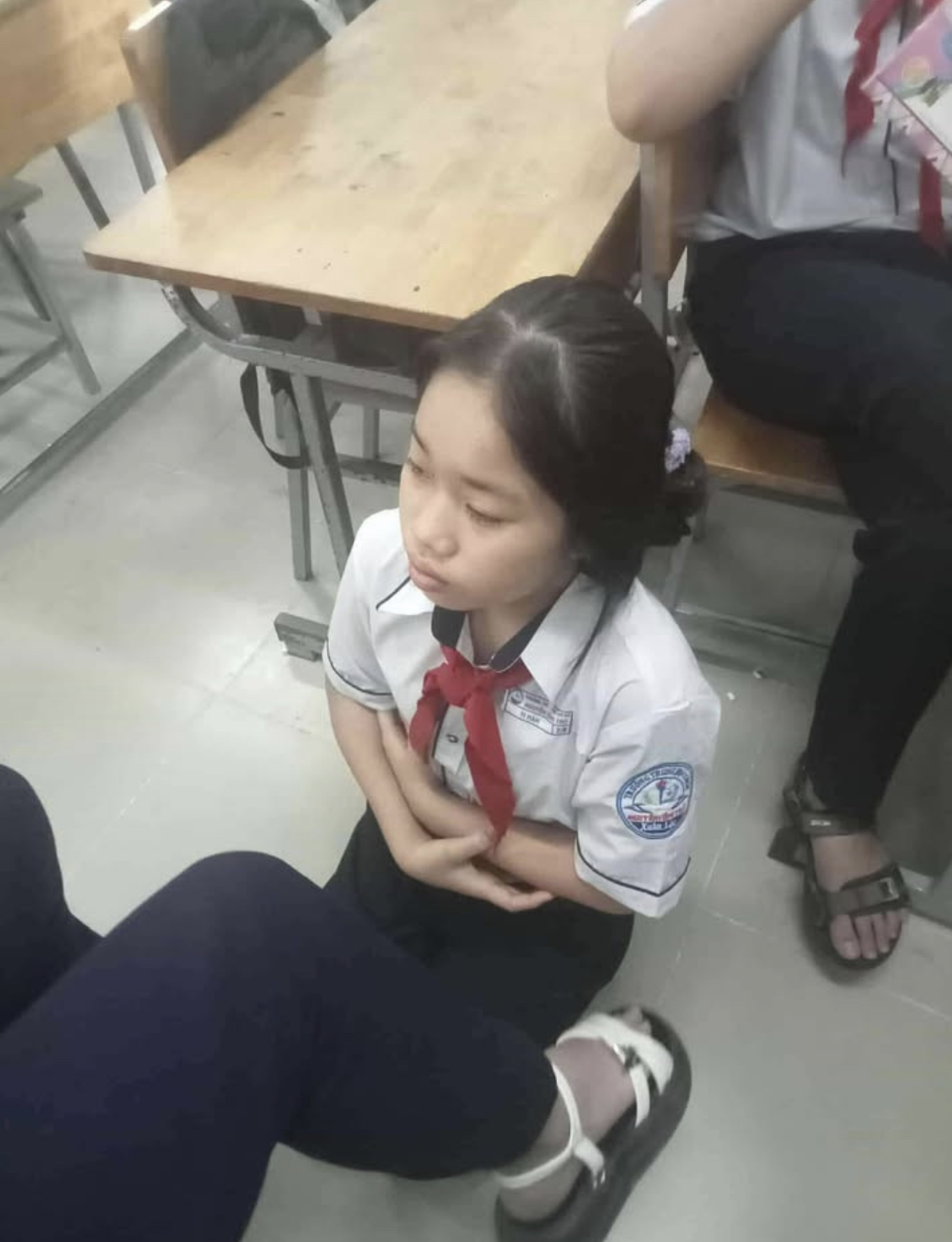 Ảnh thu nhỏ của H/S tiểu học tác động bạn vì ghen tuông