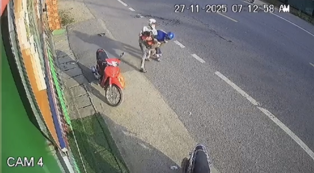 Ảnh thu nhỏ của Ông bố ngh/iệ/n ng/ập tác động vk con