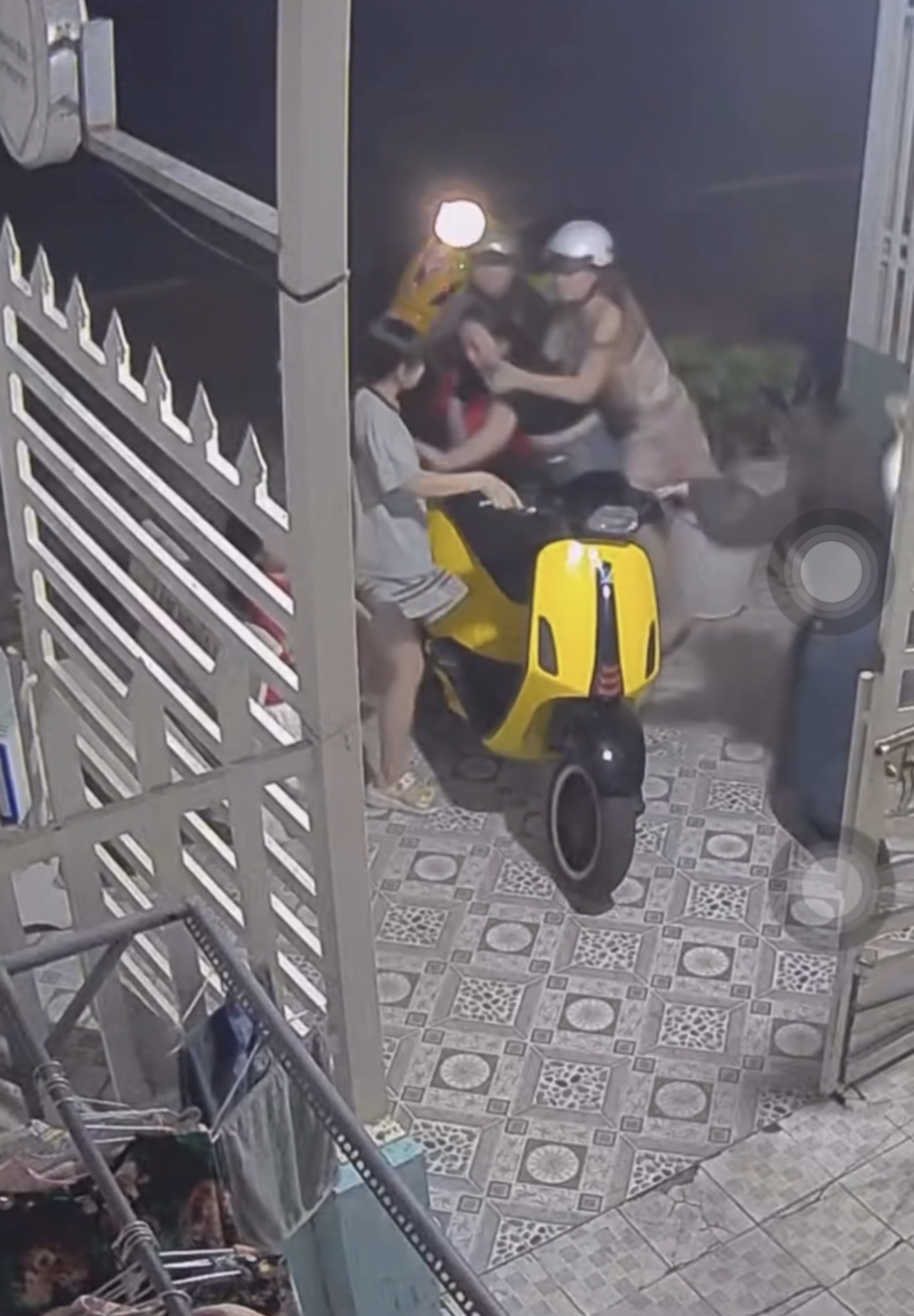 Ảnh thu nhỏ của Con nợ tới tận nhà tác đ/ộng chủ nợ