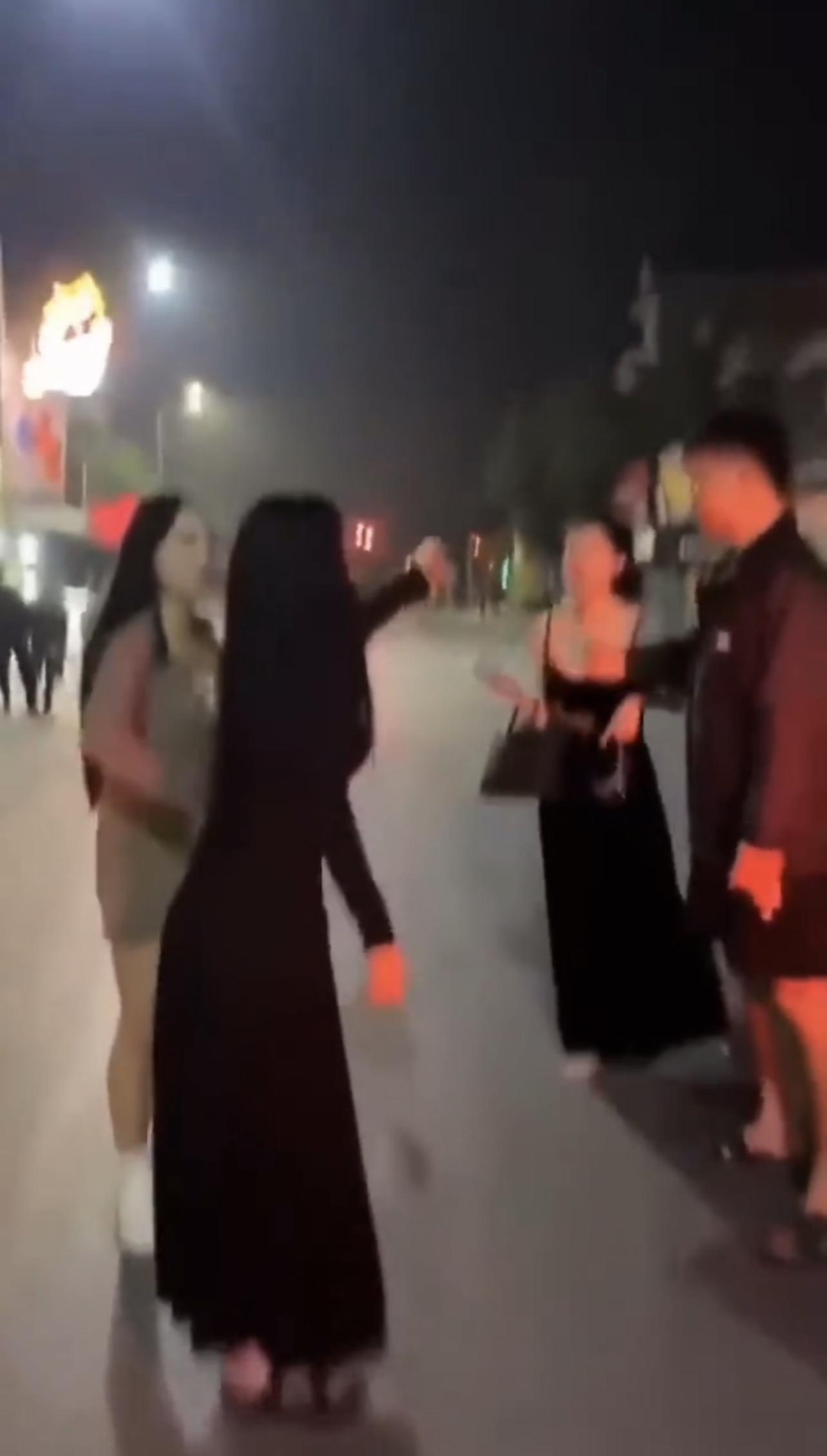 Ảnh thu nhỏ của Chị ru/ột gian díu với ck của em gái 