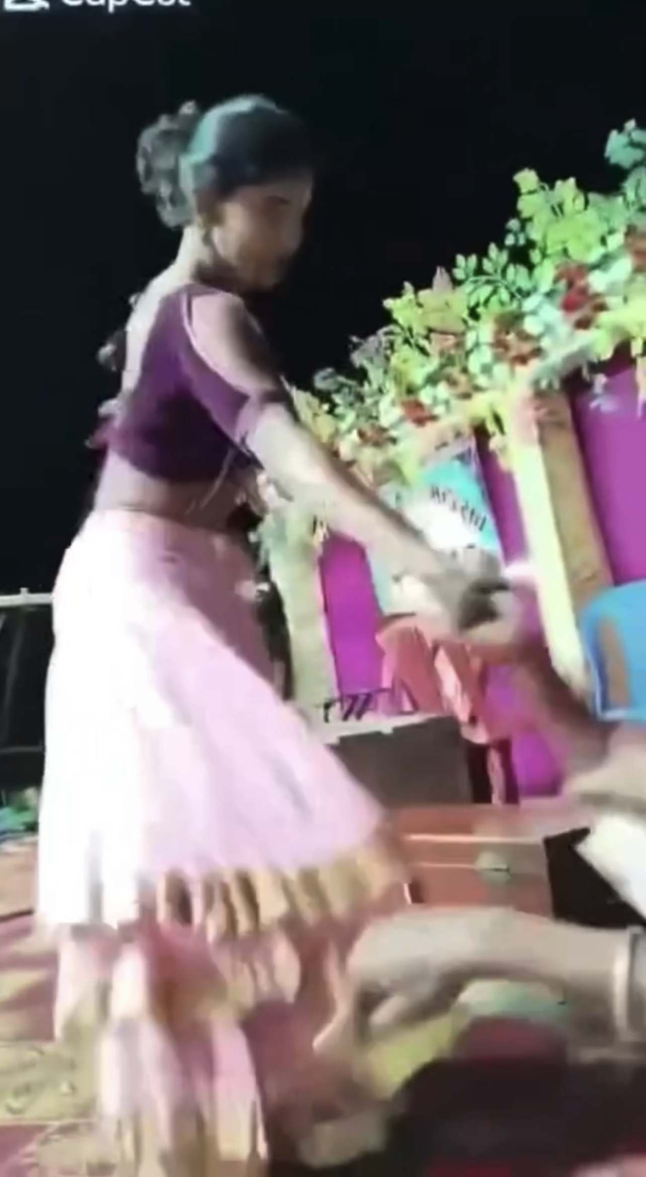 Ảnh thu nhỏ của P/nữ ấn độ bị nguyên 1 đám đàn ông hấp diêm