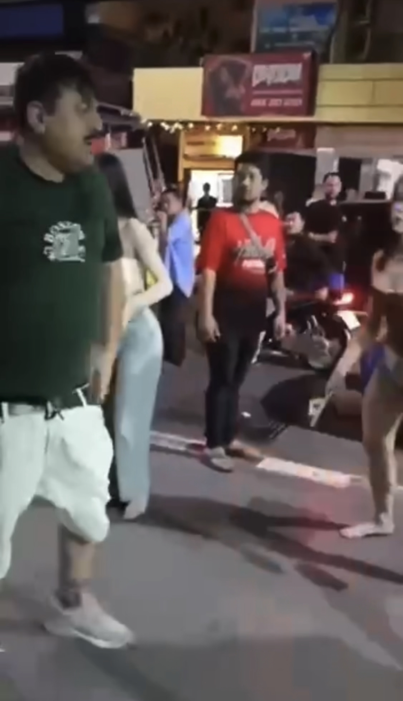 Ảnh thu nhỏ của Thanh niên ấn độ được 1 phen nhớ đời ở thái lan